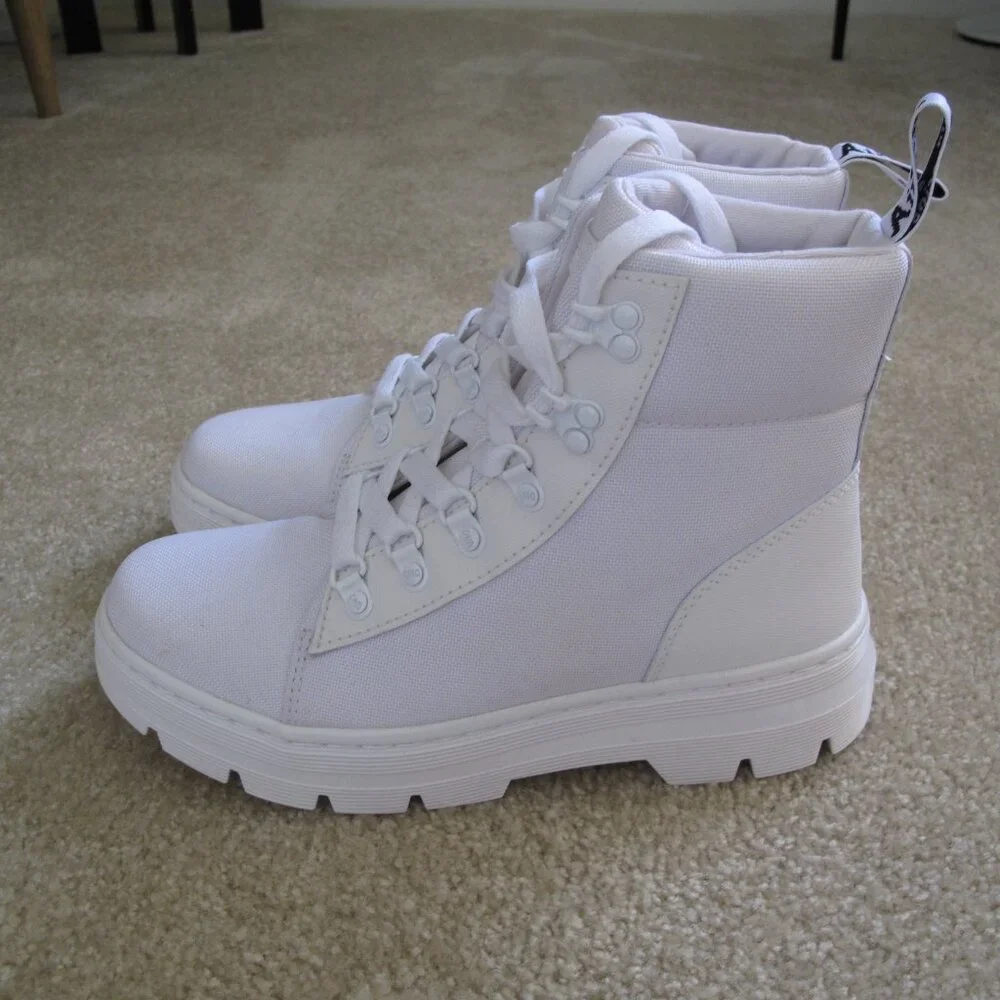 DR. MARTENS Combs White Boots NWT - Picture 4 of 11